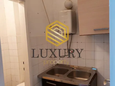 Izdavanje, poslovni prostor, 48m², Centar, Podgorica - image 3