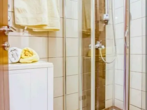 Izdavanje, jednosoban stan, 52m², Centar, Budva - image 8