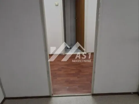 Izdavanje, poslovni prostor, 52m², Grbavica, Novi Sad Sve Podlokacije - image 5