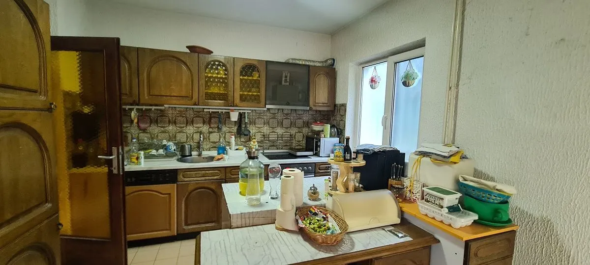 Sale, house, 311m², Voždovac Sve Podlokacije, Beograd