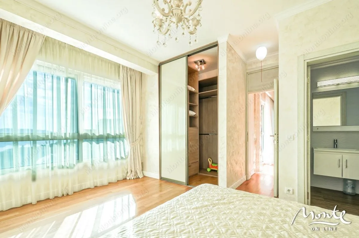 Sale, two bedroom apartment, 115m², Bečići, Budva