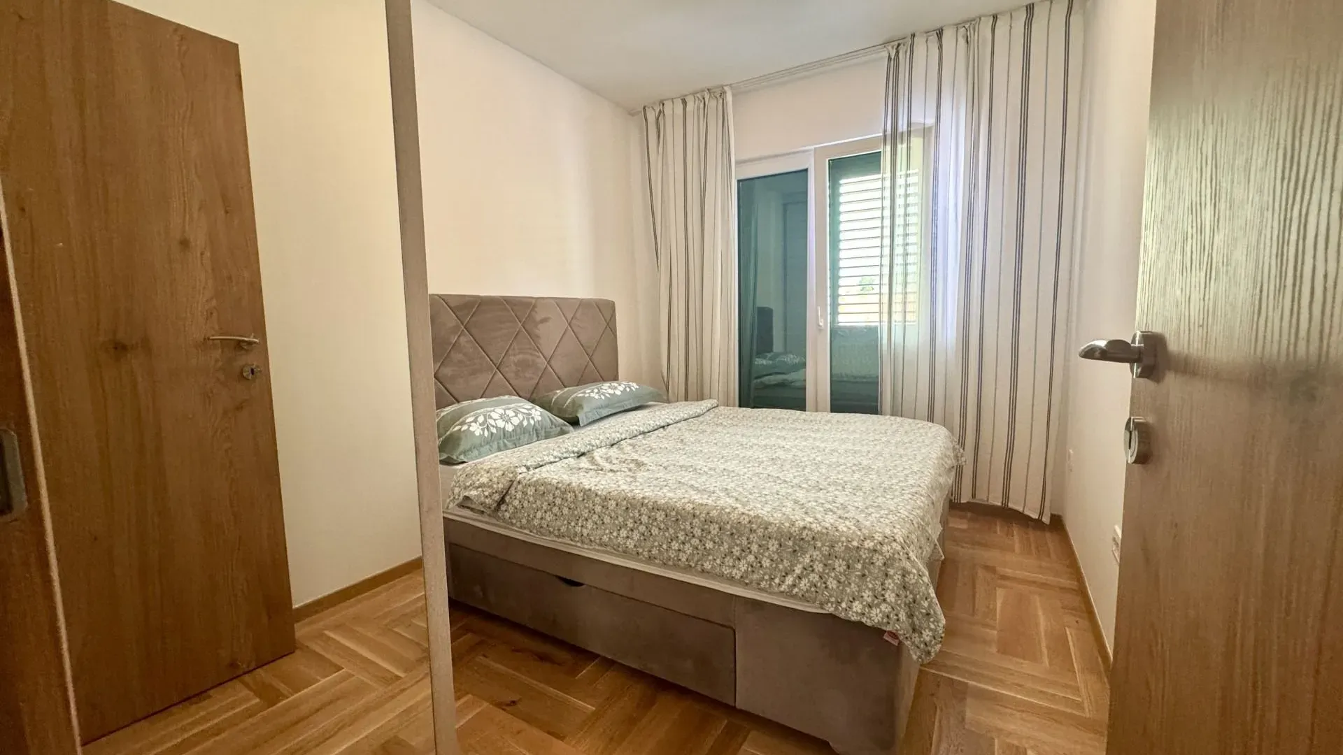 Rent, three bedroom apartment, 86m², Kalimanj, Tivat