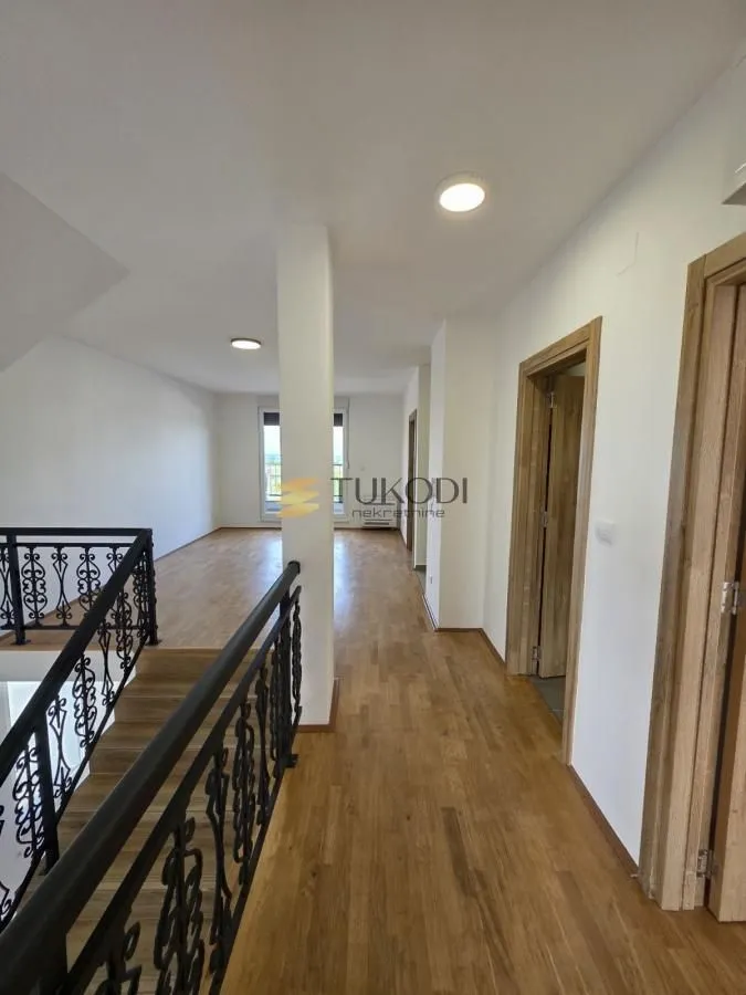 Prodaja, trosoban stan, 80m², Mišeluk, Petrovaradin