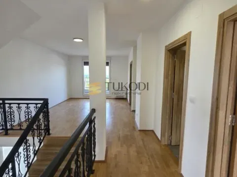 Prodaja, trosoban stan, 80m², Mišeluk, Petrovaradin - image 2