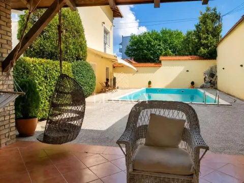 Kuća in Zvezdara Sve Podlokacije