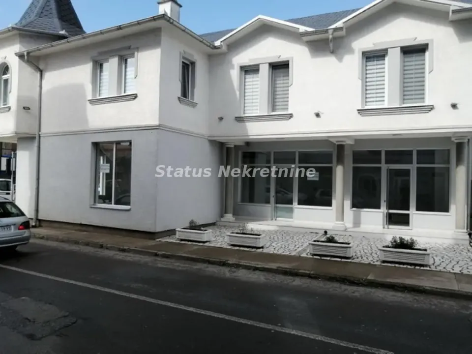 Sale, office space, 330m², Ruma, Srbija