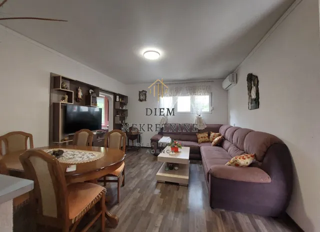 Izdavanje, dvosoban stan, 70m², Škaljari, Kotor