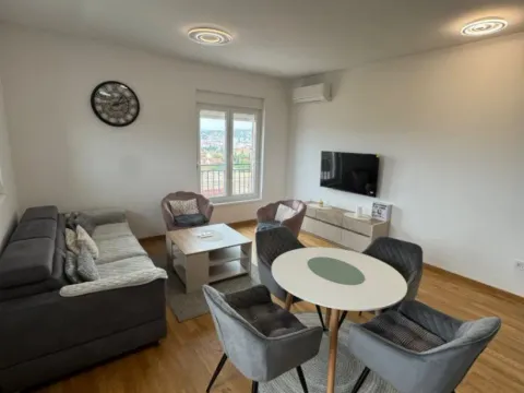 Izdavanje, dvosoban stan, 66m², Stari Aerodrom, Podgorica