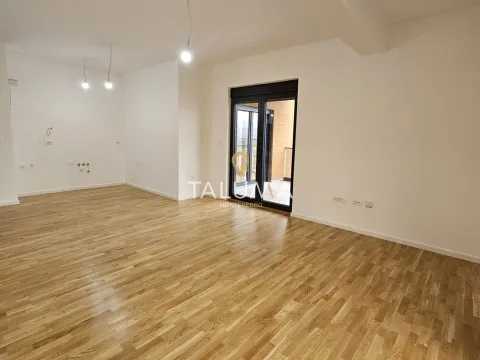 Izdavanje, stan, 269m², Stari Aerodrom, Podgorica - image 3