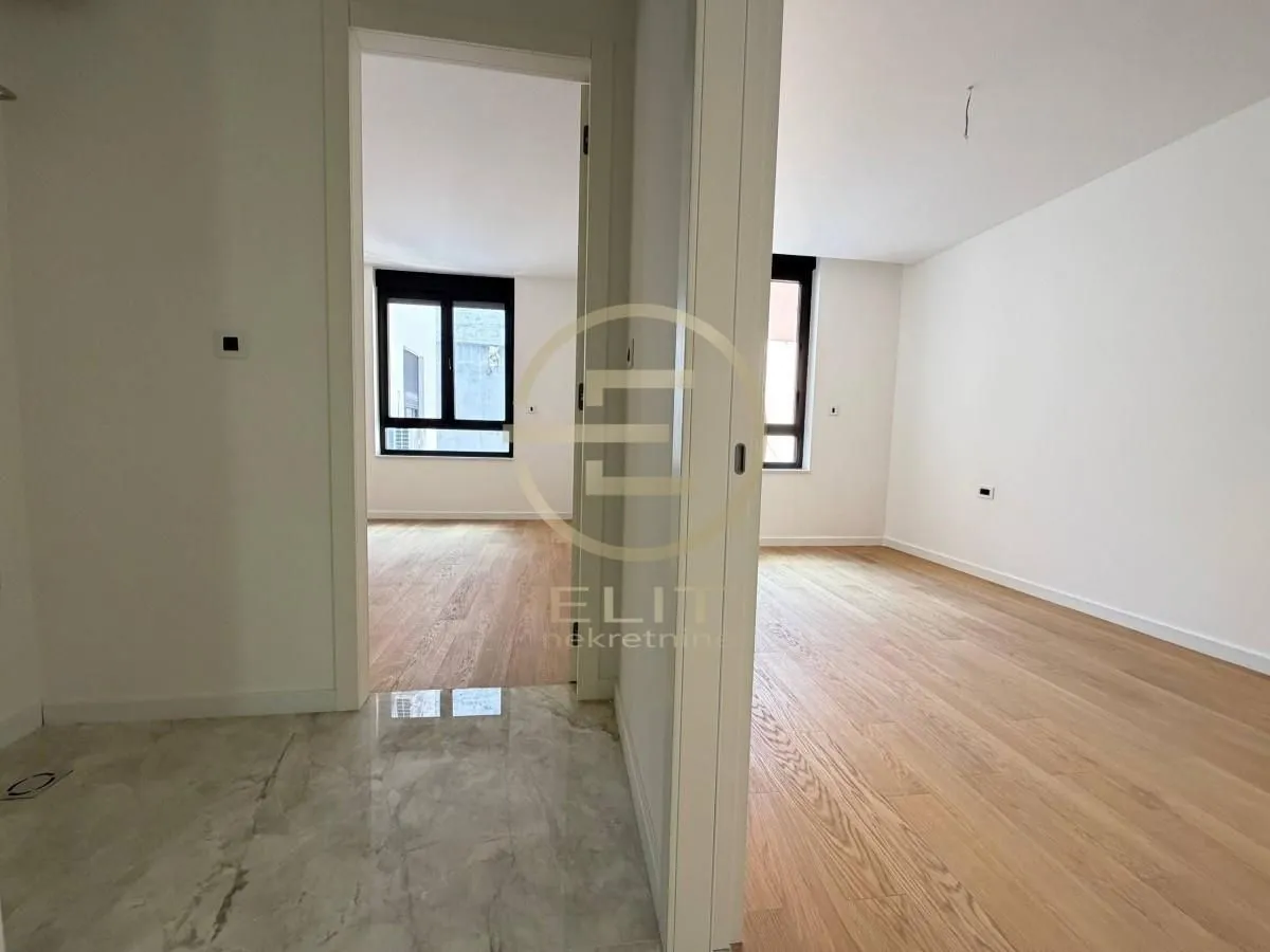 Izdavanje, stan, 126m², Stari grad, Novi Sad