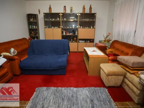 Sale, house, 300m², Kragujevac, Srbija - image 23