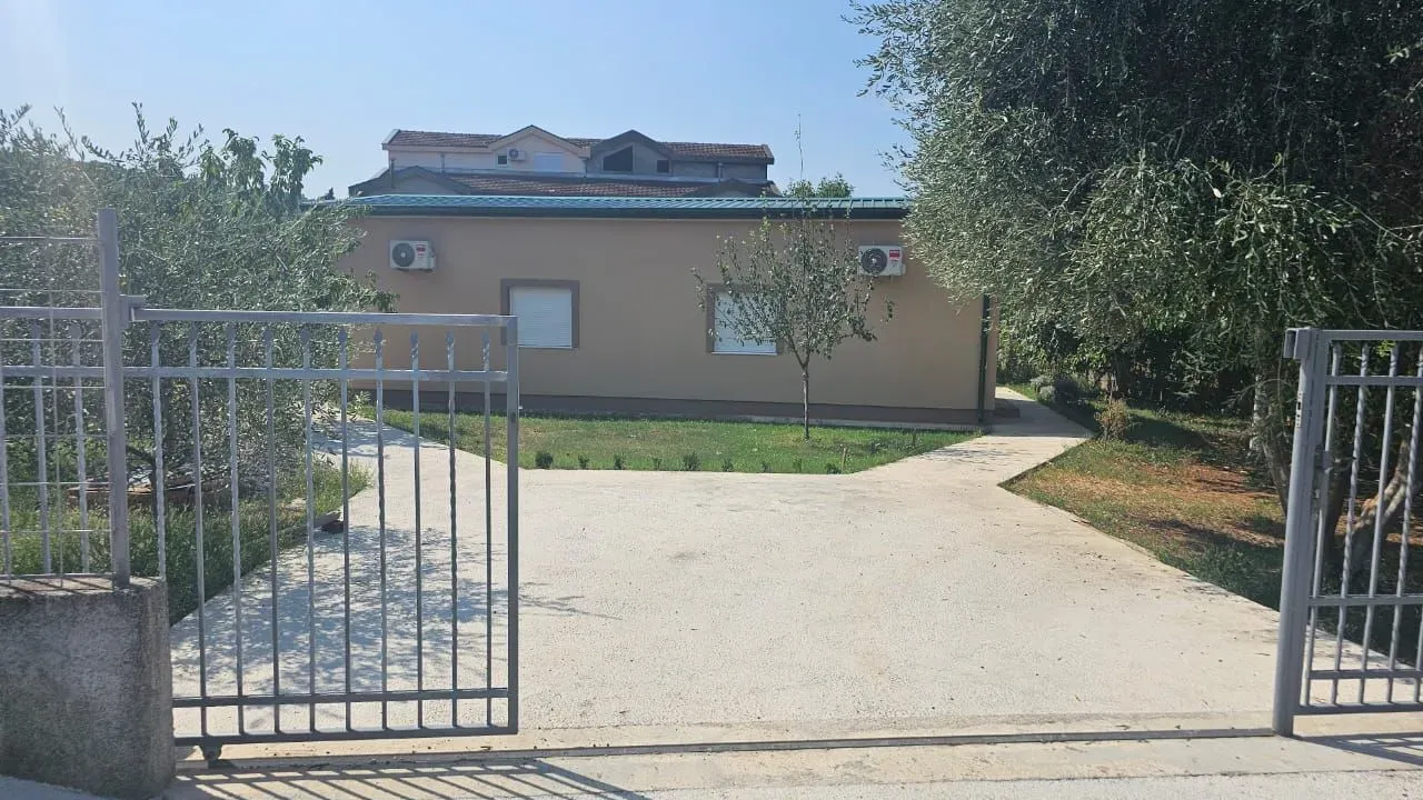 Izdavanje, jednosoban stan, 38m², Zagorič, Podgorica