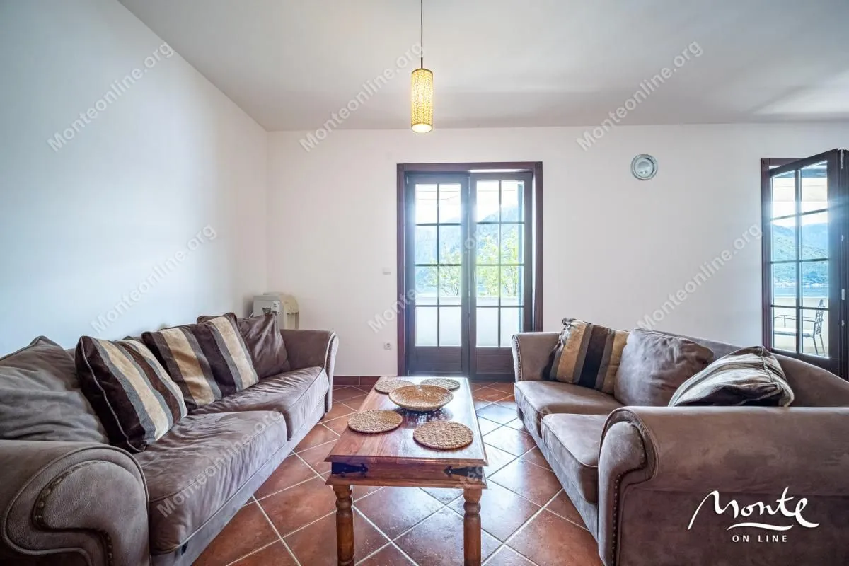 Prodaja, dvosoban stan, 94m², Kostanjica, Kotor