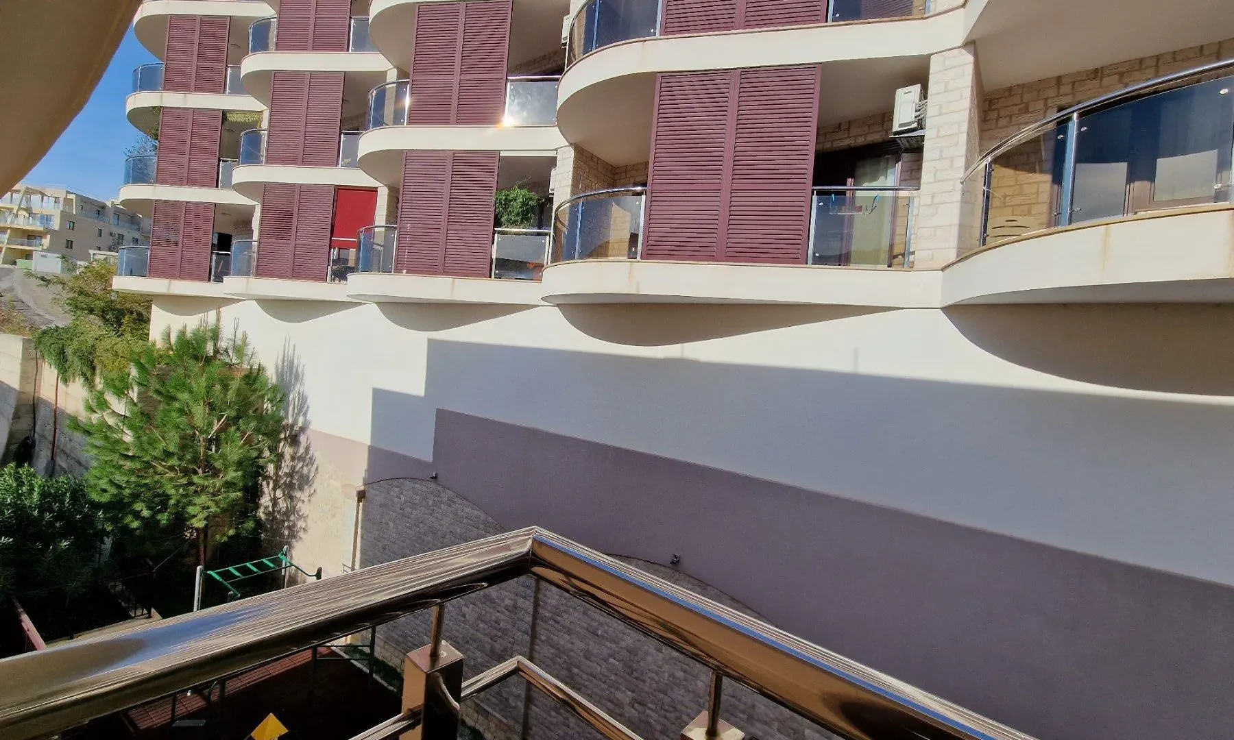 Izdavanje, jednosoban stan, 90m², Bečići, Budva