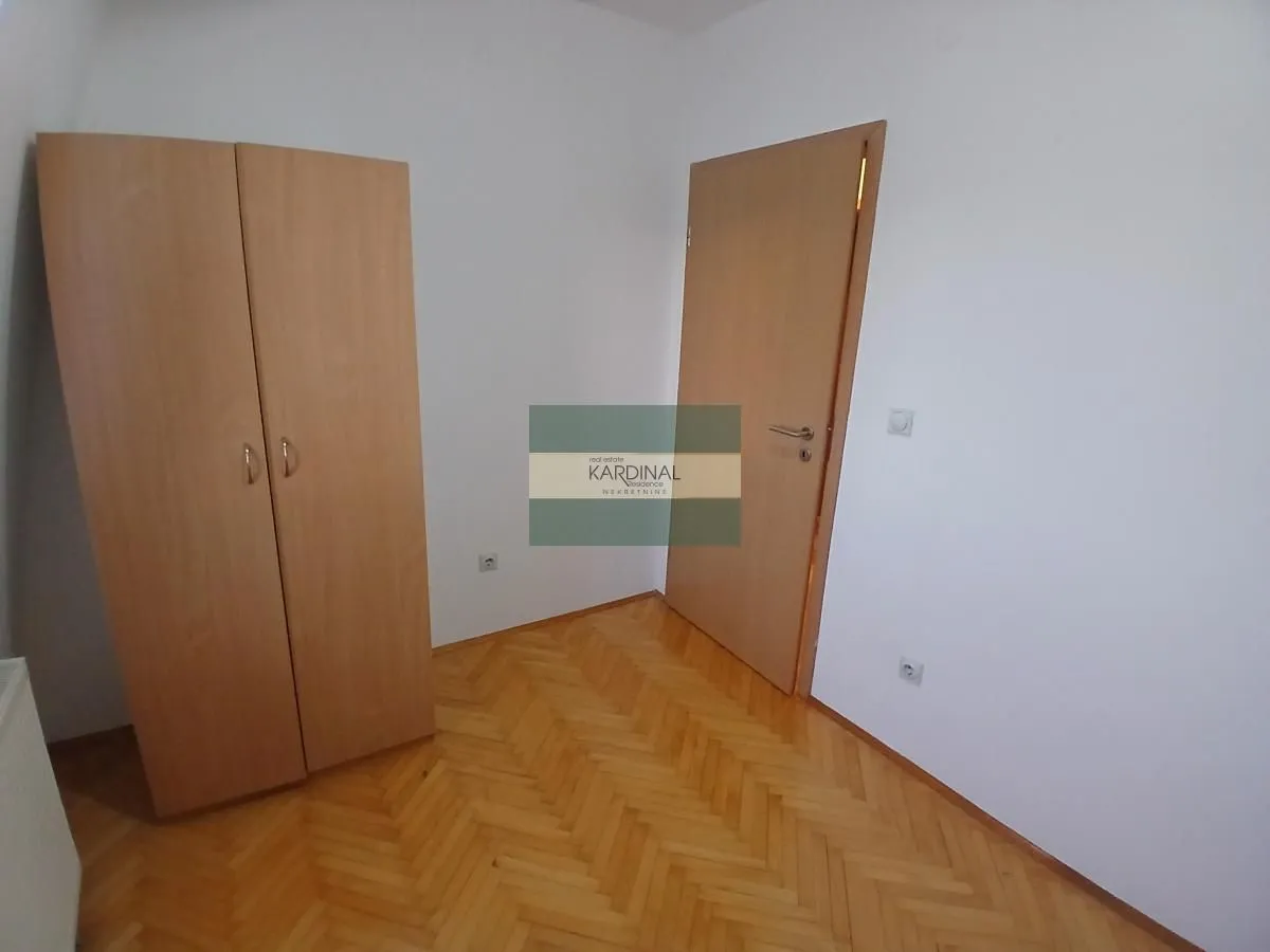 Prodaja, trosoban stan, 71m², Centar, Jagodina