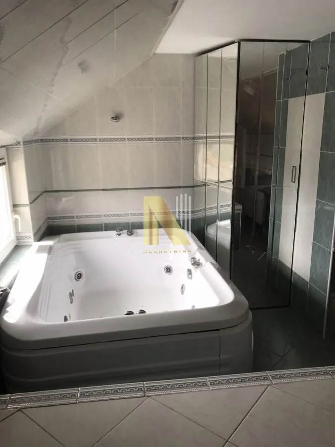 Prodaja, stan, 130m², Grbavica, Novi Sad Sve Podlokacije