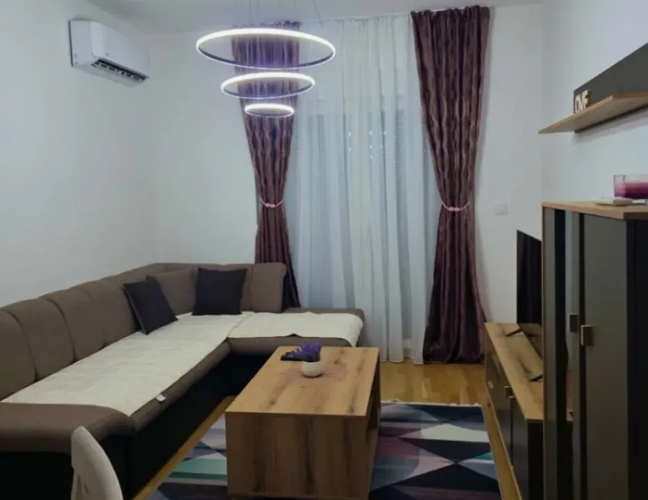 Izdavanje, dvosoban stan, 64m², Stara Varoš, Podgorica
