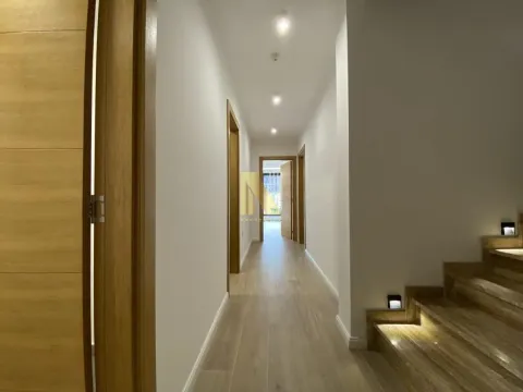 Izdavanje, kuća, 181m², Sremska Kamenica, Petrovaradin - image 17