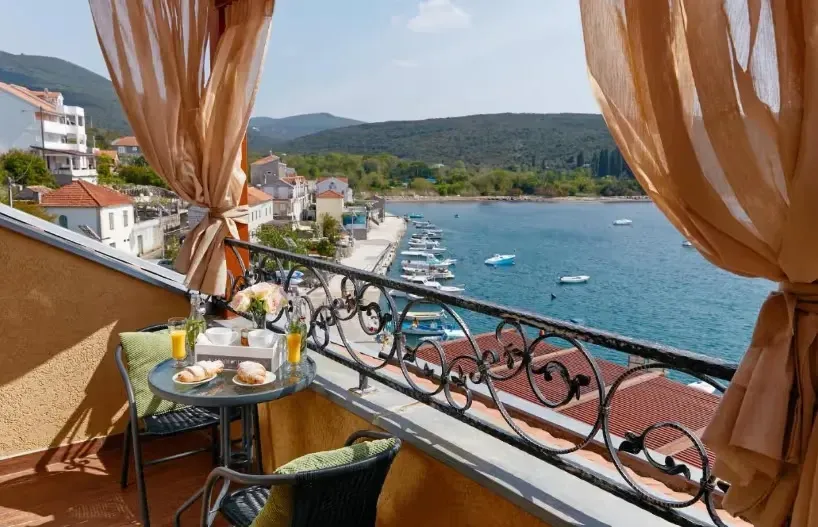 Izdavanje, kuća, 300m², Kotor, Crna Gora