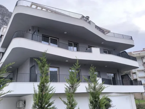 Sale, two bedroom apartment, 51m², Dobrota, Kotor - image 5
