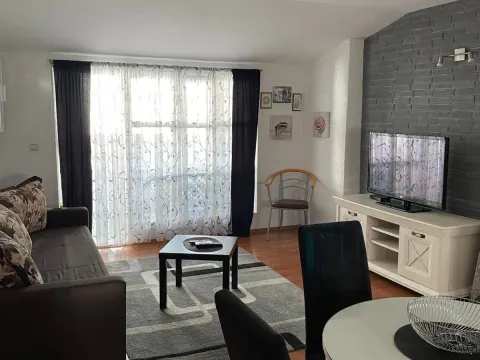 Izdavanje, dvosoban stan, 88m², Budva, Crna Gora