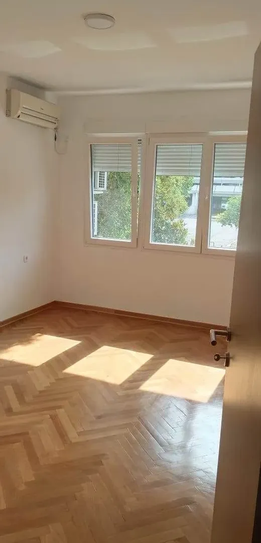 Rent, office space, 66m², Preko Morače, Podgorica
