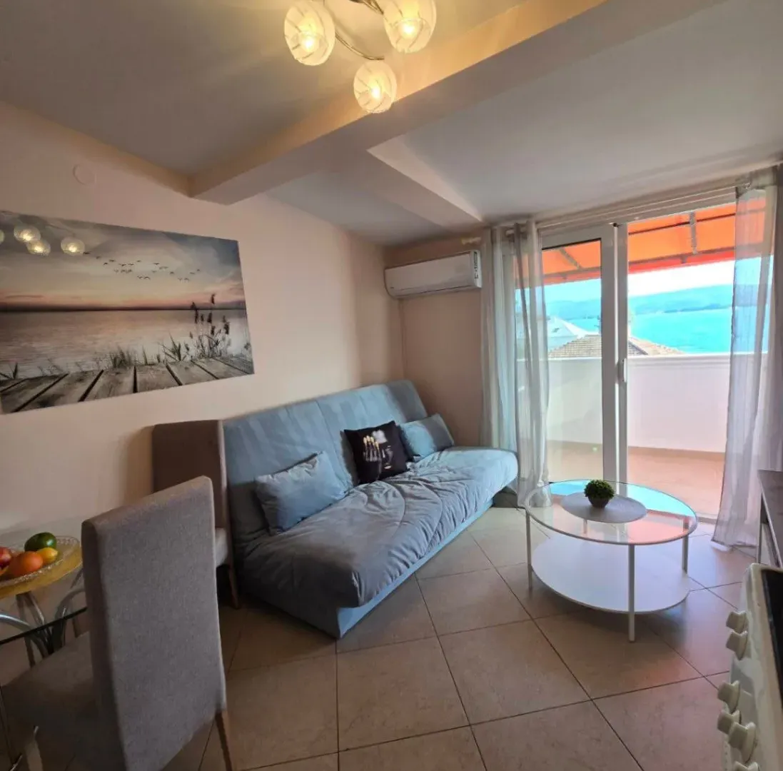 Rent, one bedroom apartment, 45m², Centar, Tivat