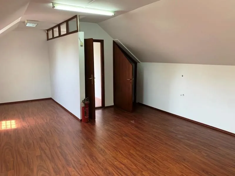 Sale, office space, 80m², Staro groblje, Niš