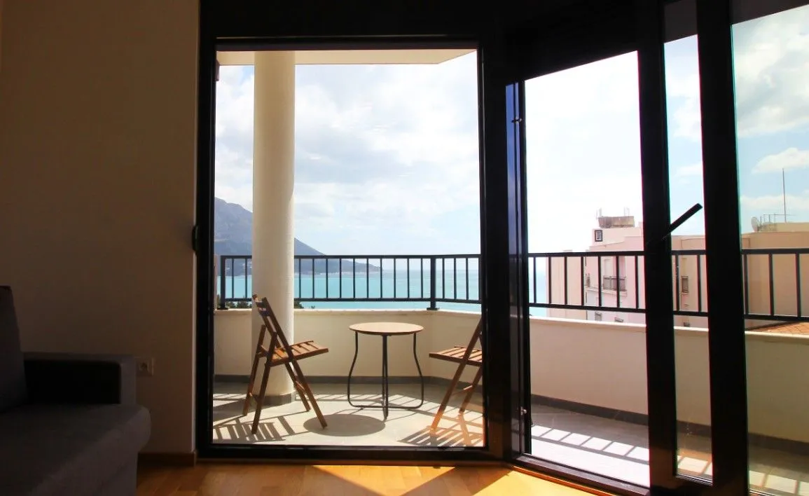 Izdavanje, jednosoban stan, 45m², Bečići, Budva