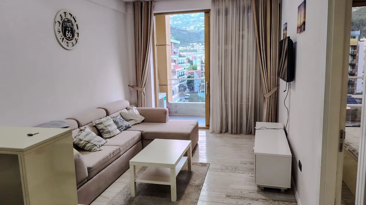 Rent, one bedroom apartment, 45m², Centar, Budva