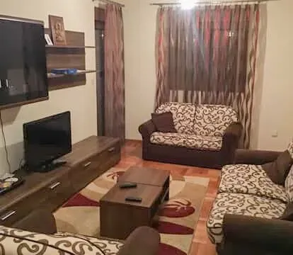 Izdavanje, dvosoban stan, 45m², Stari Aerodrom, Podgorica - image 1