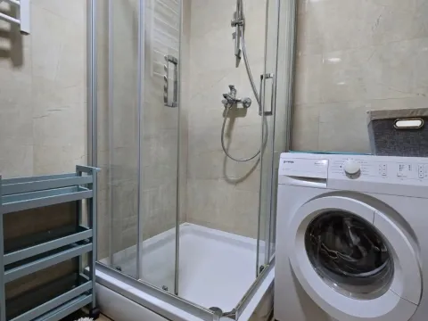 Izdavanje, jednosoban stan, 50m², Blok 6, Podgorica - image 11