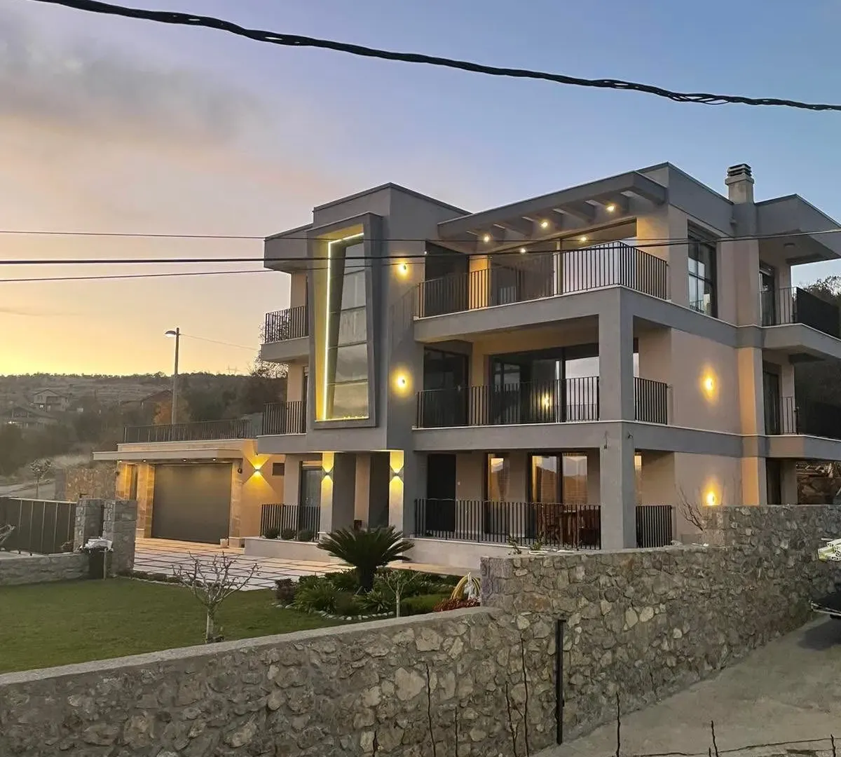 Rent, house, 300m², Vranići, Podgorica