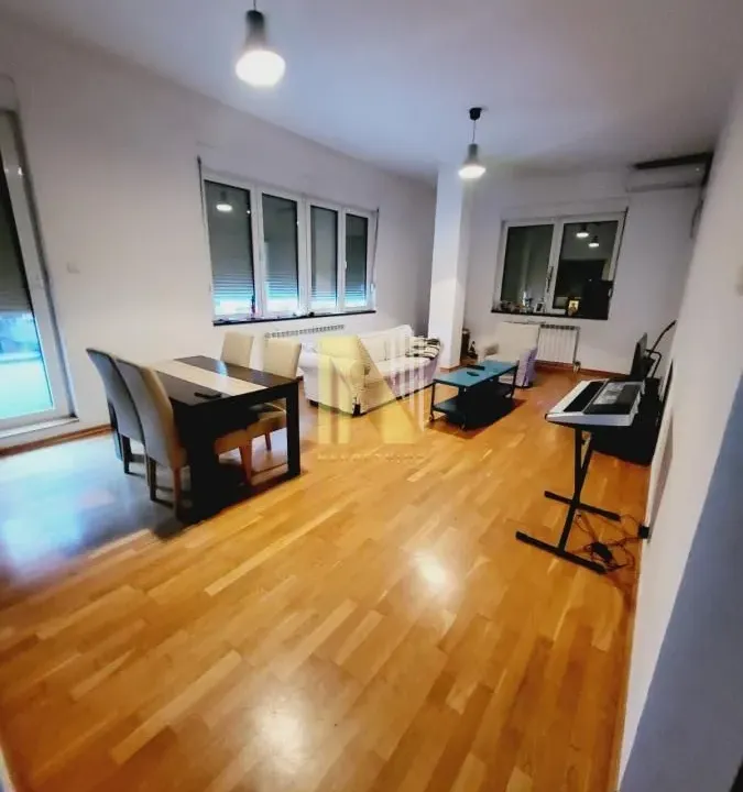 Prodaja, četvorosoban stan, 108m², Bulevar Oslobodjenja, Novi Sad Sve Podlokacije