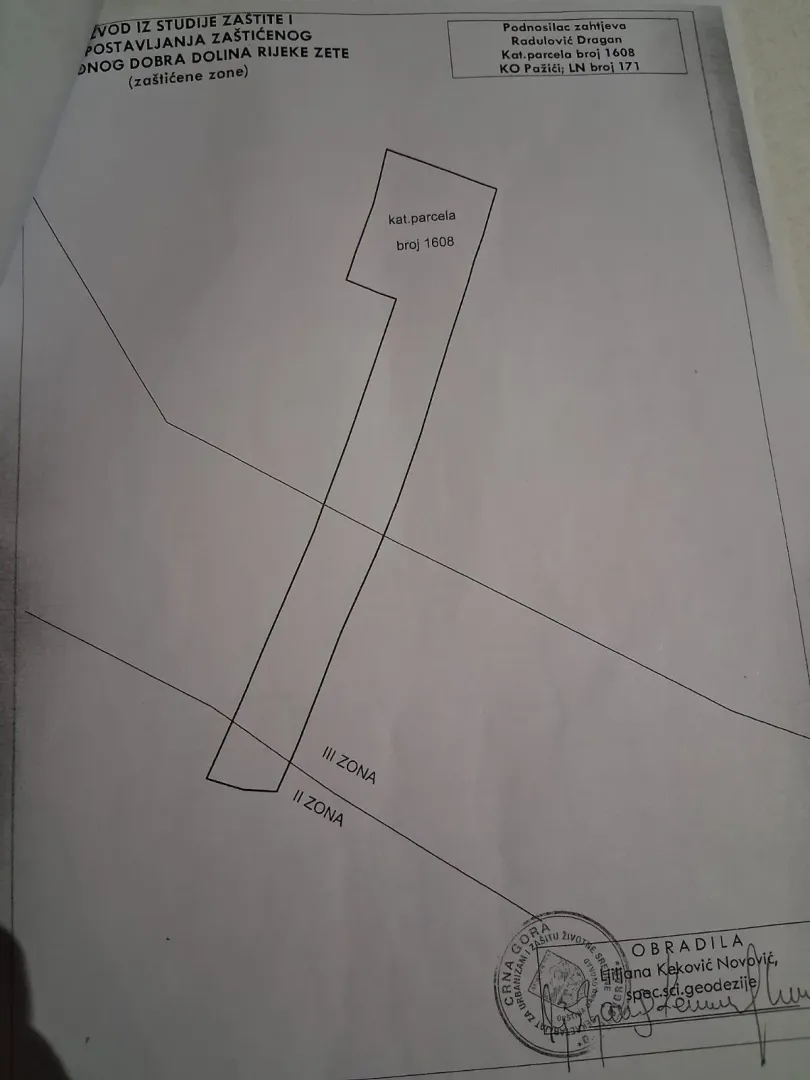 Katastarski plan sa prikazom parcele i oznakama zona.