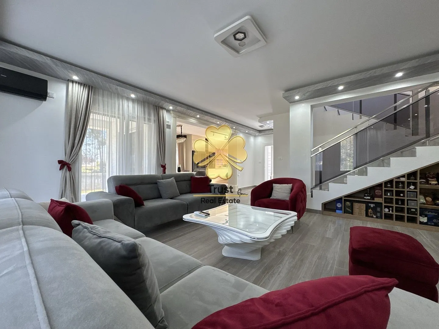 Izdavanje, kuća, 230m², Dajbabe, Podgorica