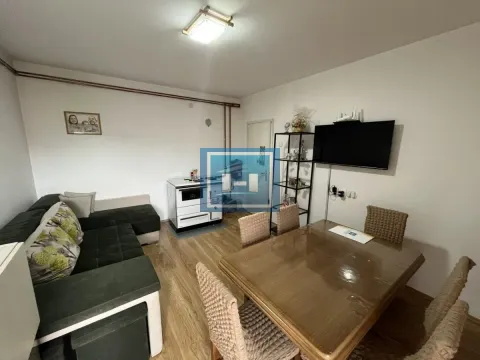 Prodaja, trosoban stan, 65m², Paraćin, Srbija - image 1