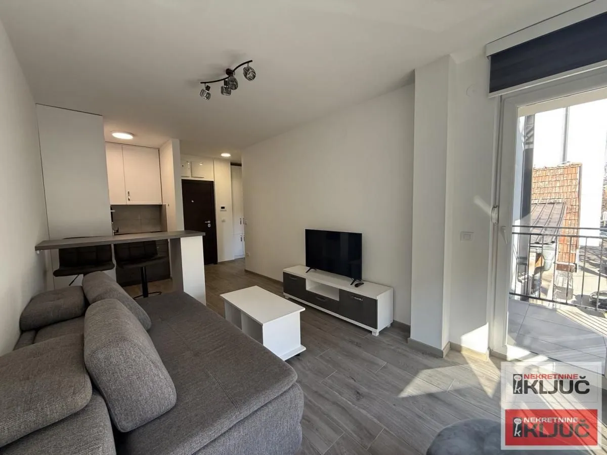 Izdavanje, jednosoban stan, 35m², Grbavica, Novi Sad Sve Podlokacije