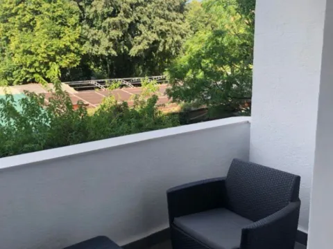 Izdavanje, jednosoban stan, 68m², Centar, Podgorica - image 13