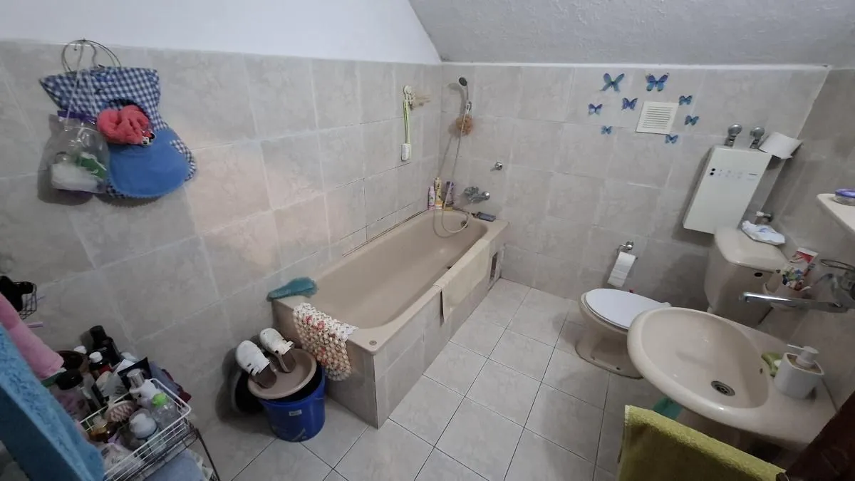 Prodaja, kuća, 270m², Adice, Novi Sad Sve Podlokacije