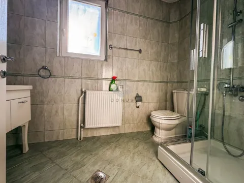 Izdavanje, kuća, 250m², Zagorič, Podgorica - image 24