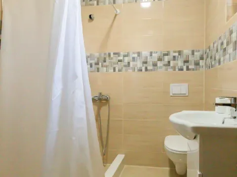 Izdavanje, kuća, 130m², Donji Kokoti, Podgorica - image 7