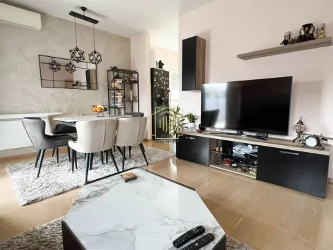 Prodaja, jednosoban stan, 53m², City Kvart, Podgorica - image 8