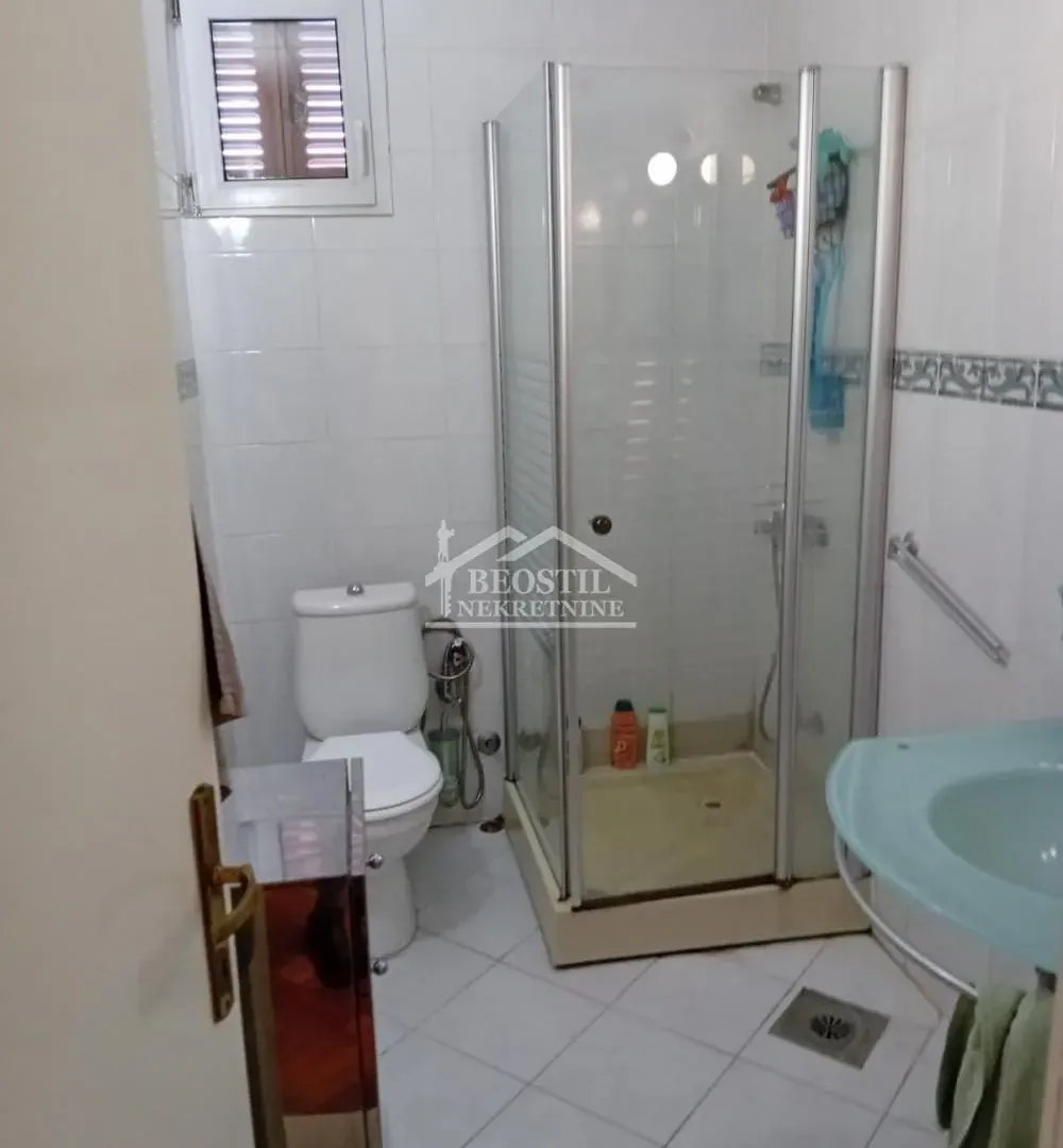 Prodaja, četvorosoban stan, 161m², Voždovac Sve Podlokacije, Beograd