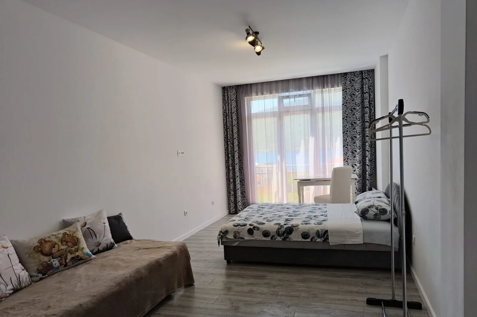 Izdavanje, trosoban stan, 147m², Đenovići, Herceg Novi