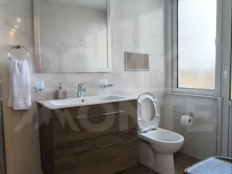 Rent, two bedroom apartment, 75m², Tivat, Crna Gora - image 8