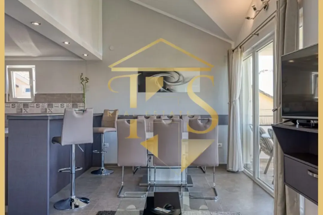 Izdavanje, trosoban stan, 120m², Seljanovo, Tivat