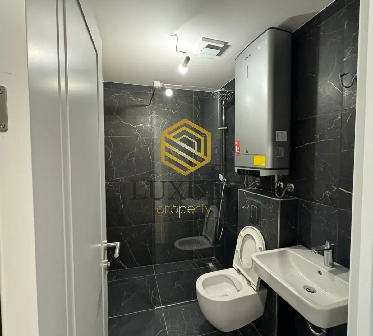 Prodaja, trosoban stan, 127m², Tološka šuma, Podgorica