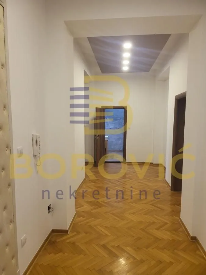 Izdavanje, četvorosoban stan, 100m², Savski Venac, Beograd