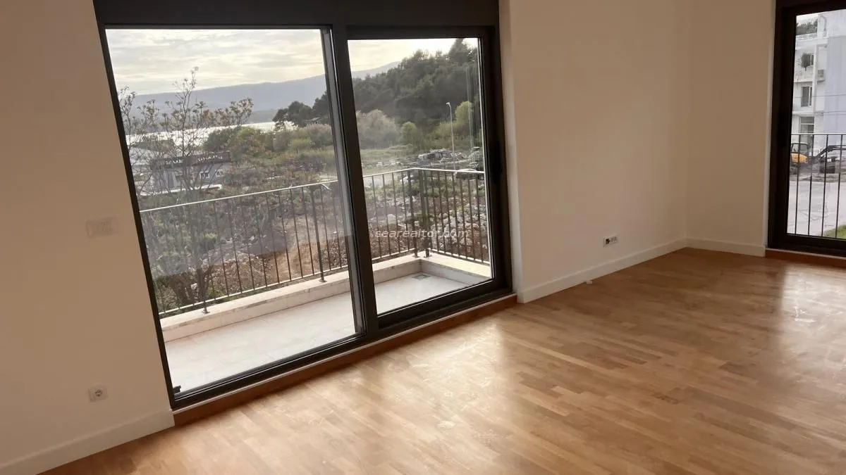 Prodaja, dvosoban stan, 72m², Tivat, Crna Gora
